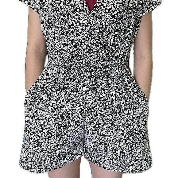 UNIQLO Women's Black and White Playsuit-Romper (size L) - Picture 7 of 8
